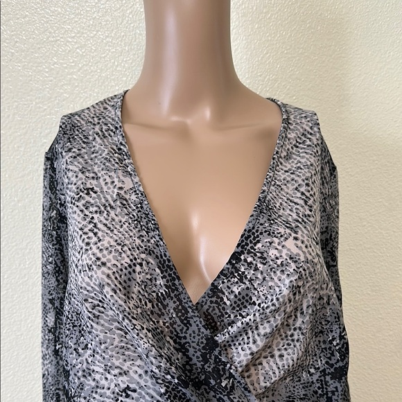 Guess Black and Gray Snake Print Crop Top - Picture 2 of 9